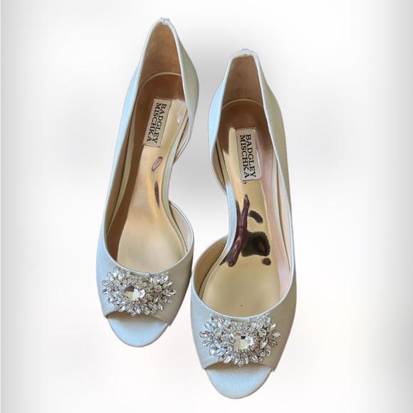 🆕 BADGLEY MISCHKA MACIE WOMENS EMBELLISHED PUMPS DRESS HEELS 👠 - Picture 3 of 10